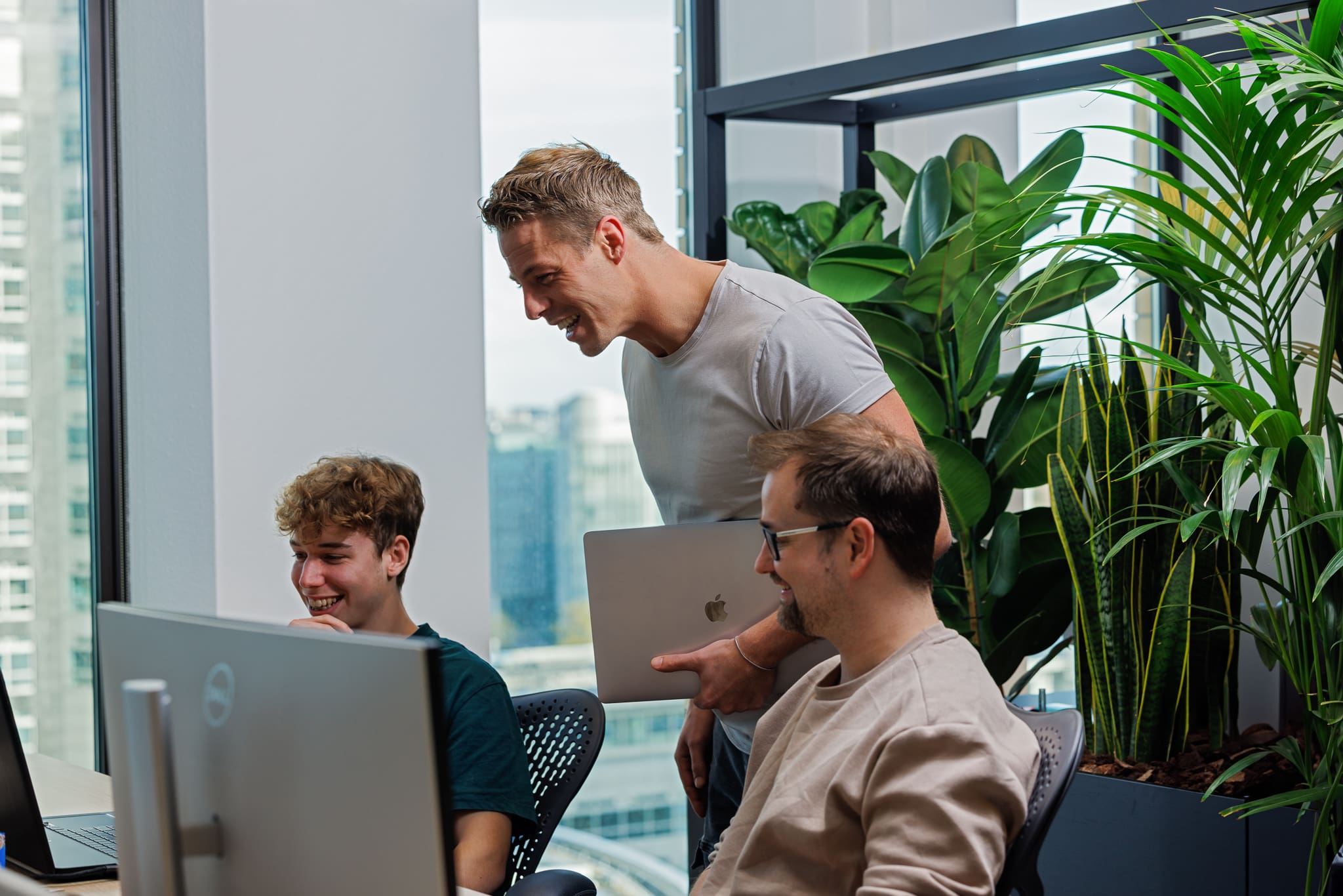 Het team van Crypto Insiders op kantoor